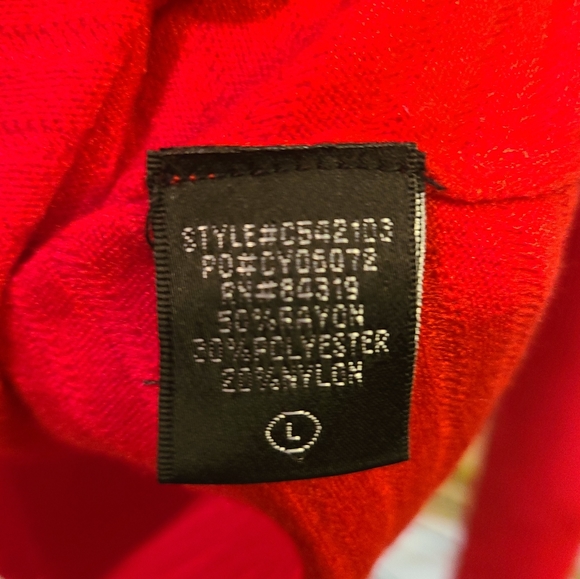 Cyrus Red Off the Shoulder Asymmetrical Sweater Size Large - Picture 3 of 4